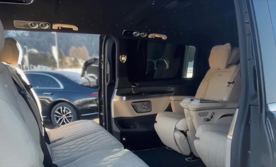 RB Limousine Mercedes airport transfer vehicle